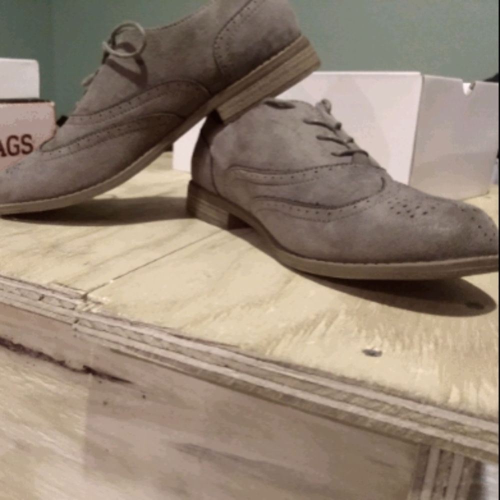 Don't wear them anymore, selling for sister